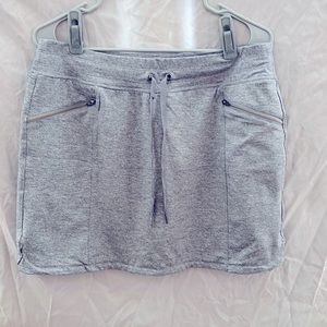 Tangerine brand athletic skort, Large, Light Heather grey.